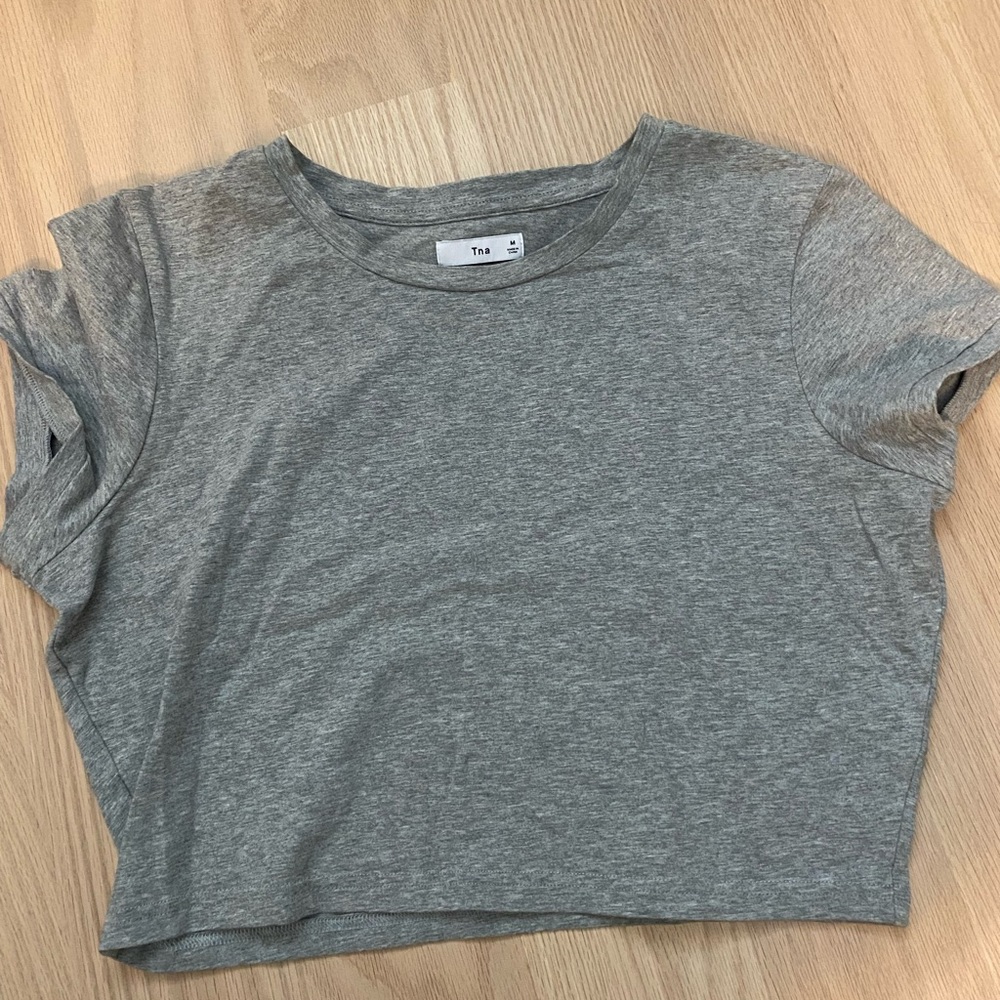 Aritzia TNA cropped tshirt- fitted